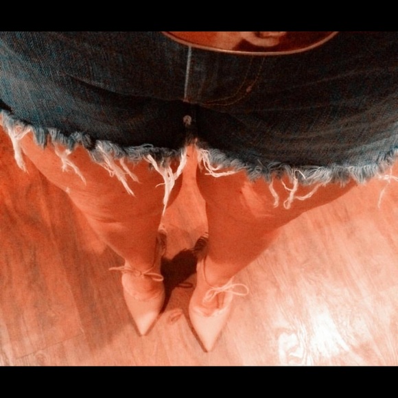 Guess Low Rise Shorts - Picture 5 of 5